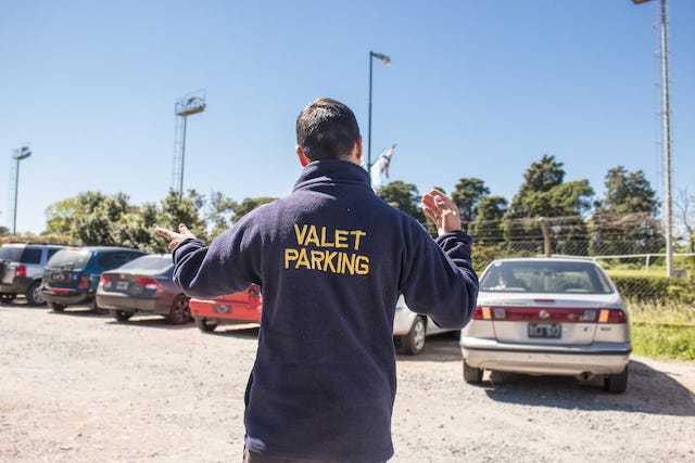Guiadores optimizando el espacio de estacionamiento